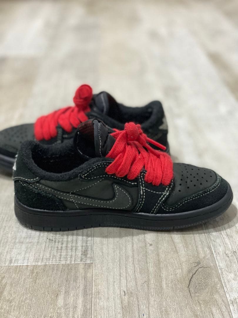 Travis Scott × Nike TD Blackphantom 17.5