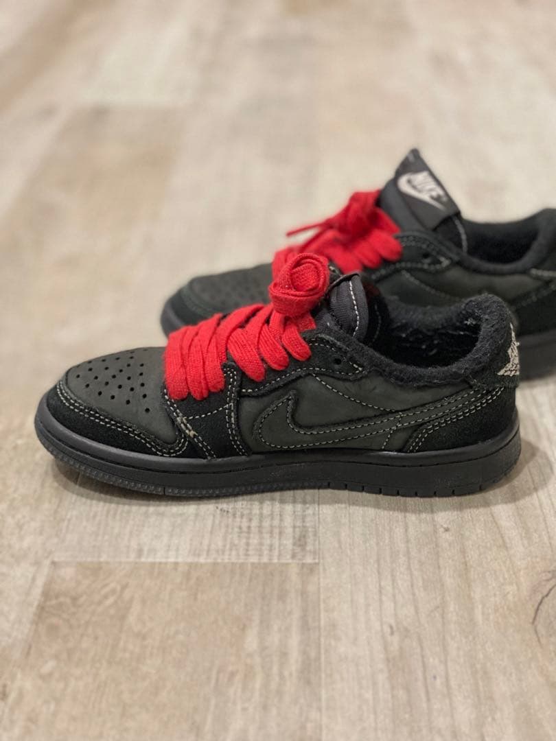 Travis Scott × Nike TD Blackphantom 17.5