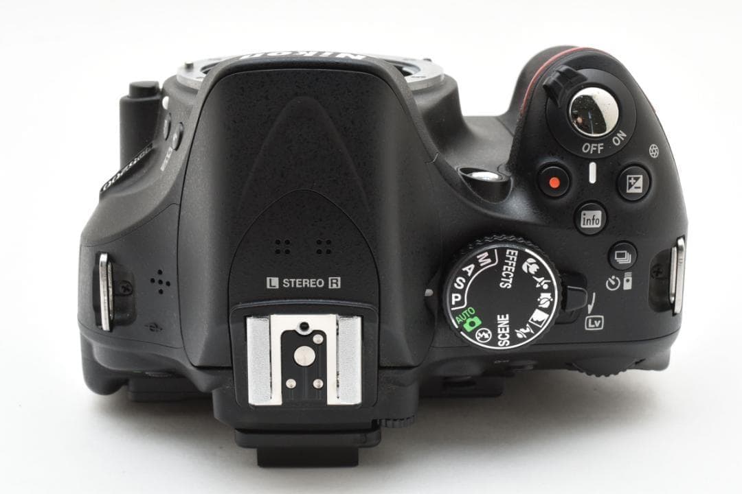 超美品 NIKON D5200 デジタル ショット枚数　11492枚 M707