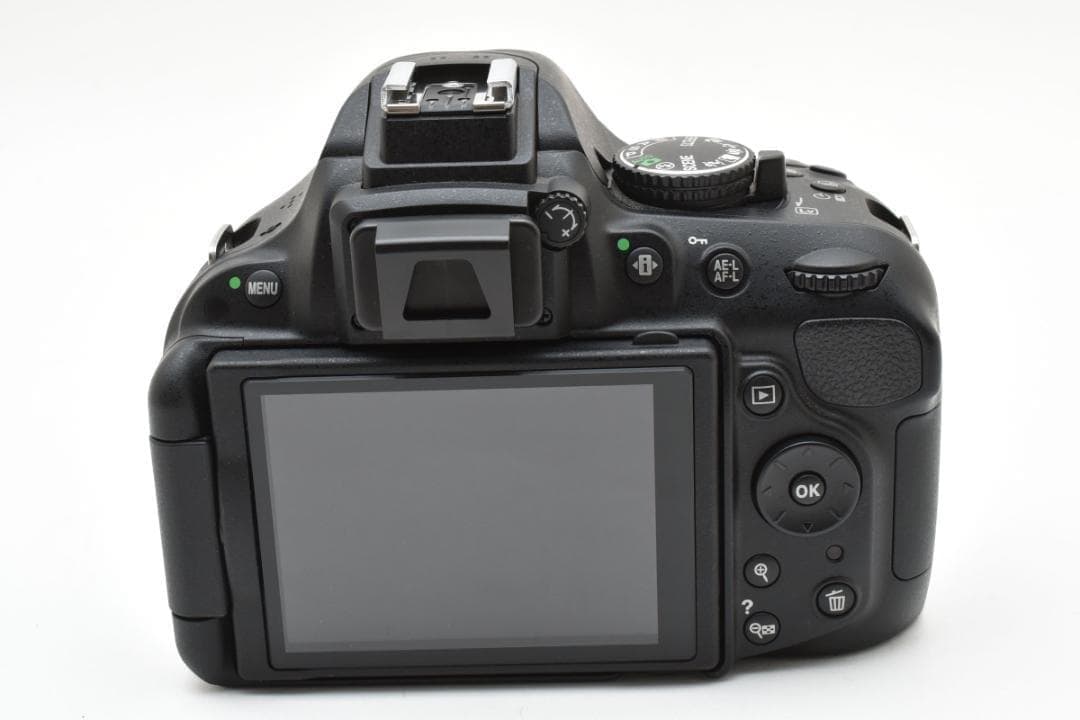 超美品 NIKON D5200 デジタル ショット枚数　11492枚 M707