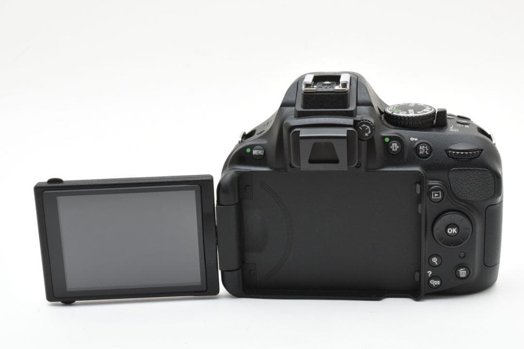 超美品 NIKON D5200 デジタル ショット枚数　11492枚 M707