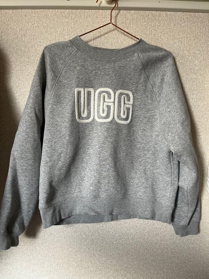 UGG グレー　ロゴ入り　スウェット　Sサイズ