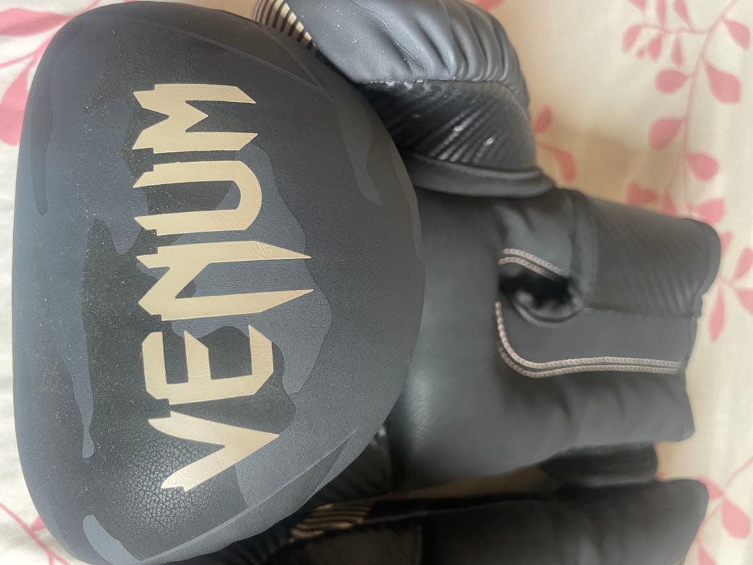 【美品】VENUM ボクシンググローブ 12oz ダークカモ）