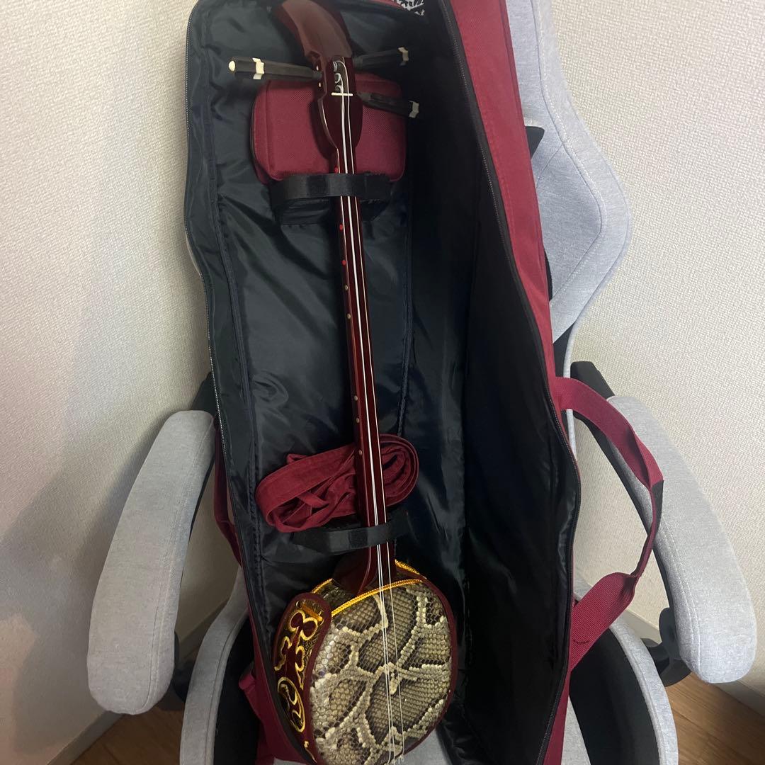 【美品】三味線本体 赤茶色 蛇皮付属品あり　ケース付き！