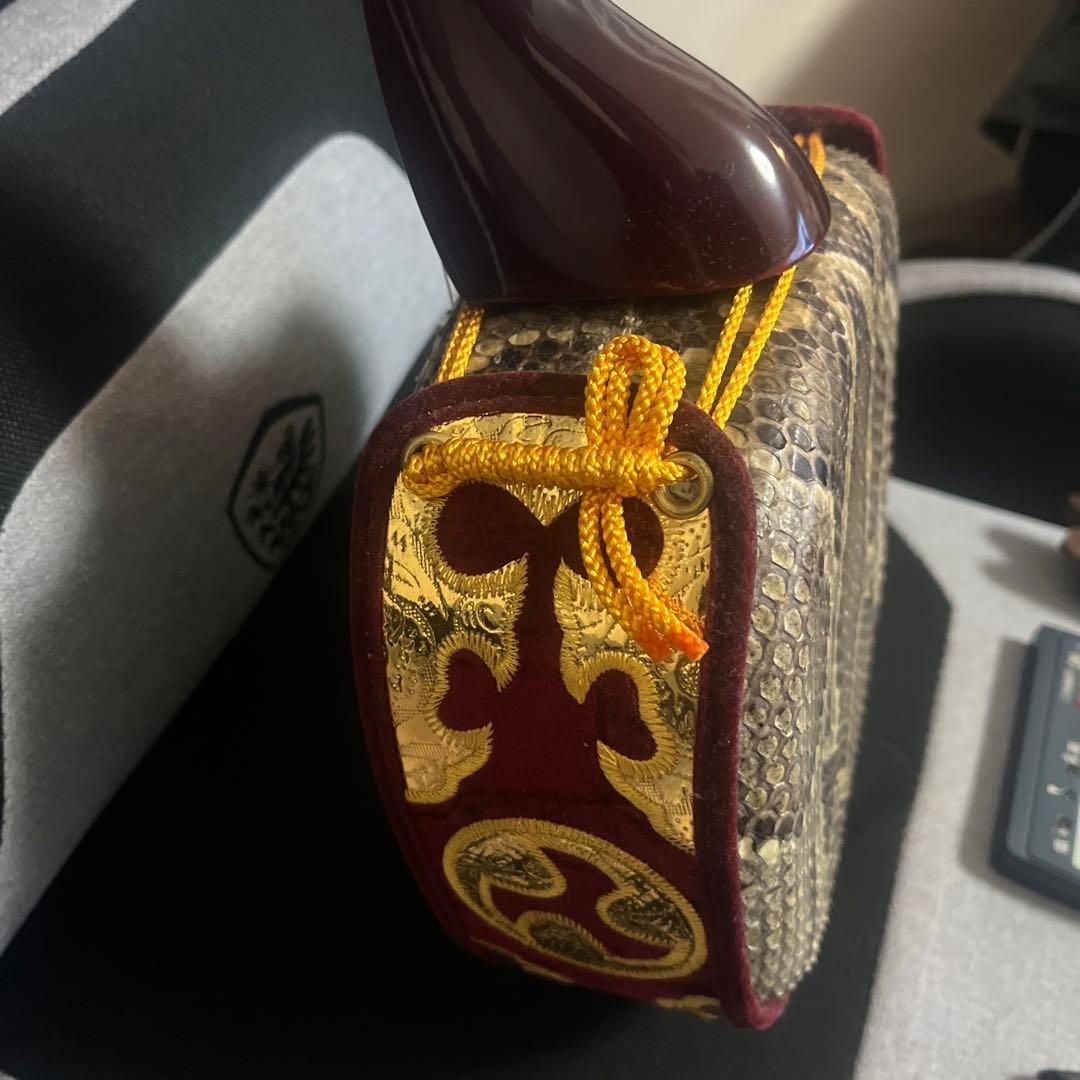 【美品】三味線本体 赤茶色 蛇皮付属品あり　ケース付き！