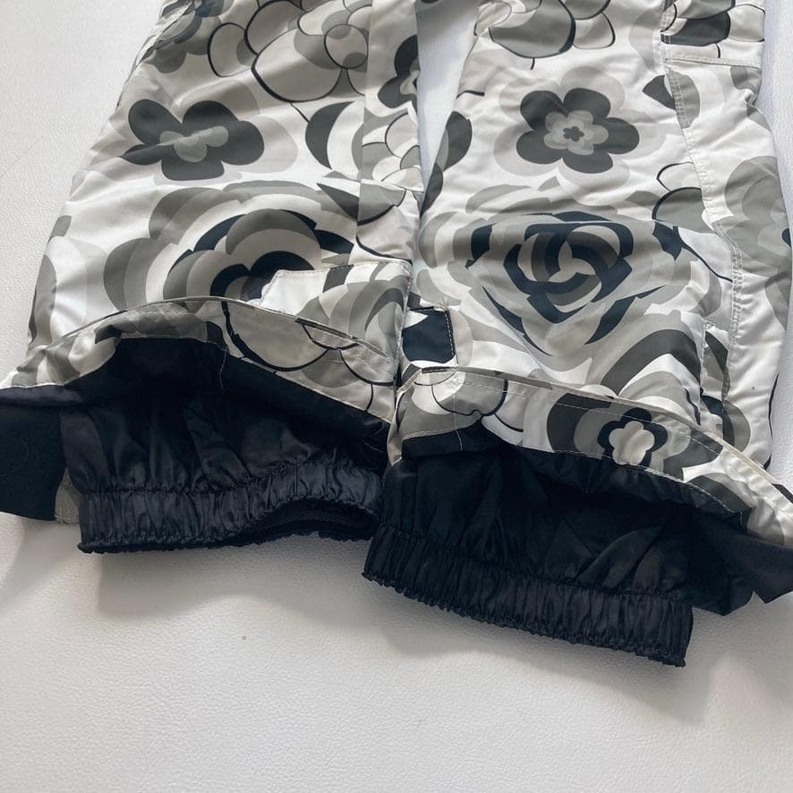 【高機能】デサント　レディース スキーウェア 上下セット L 花柄 ヒートナビ