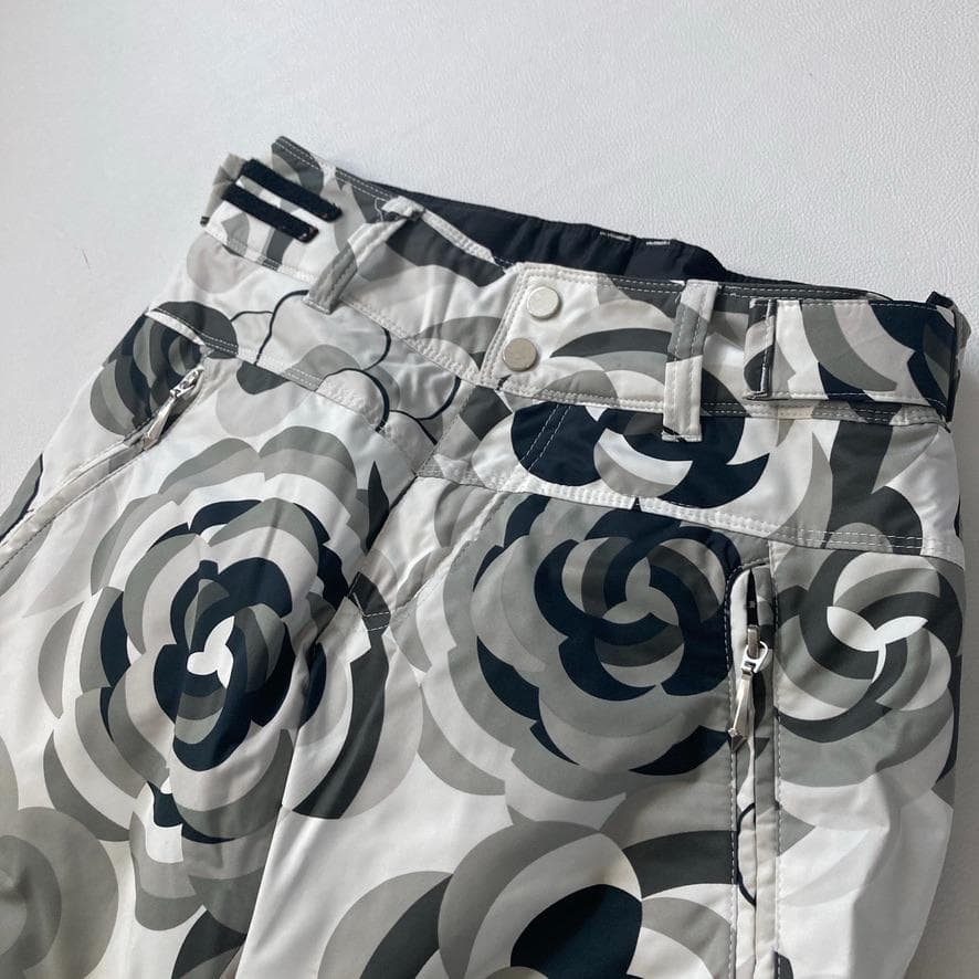 【高機能】デサント　レディース スキーウェア 上下セット L 花柄 ヒートナビ