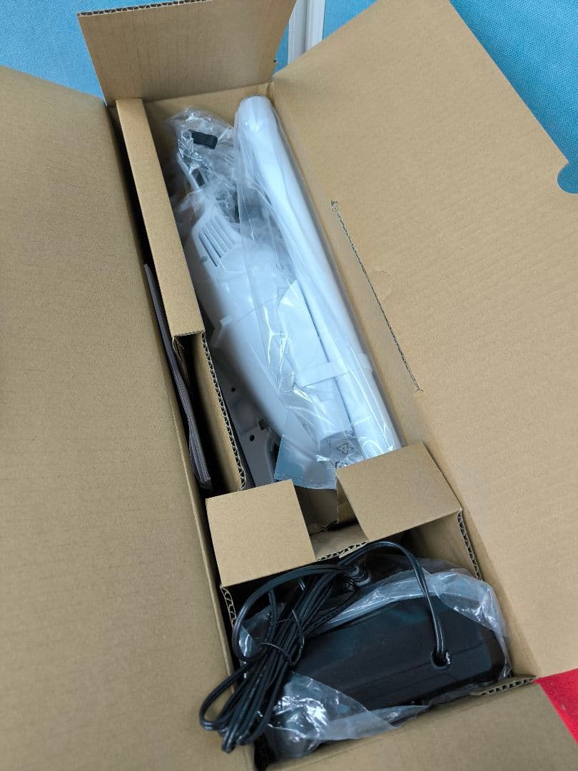 新品　マキタ コードレス掃除機14.4Vバッテリ充電器付 CL141FDRFW