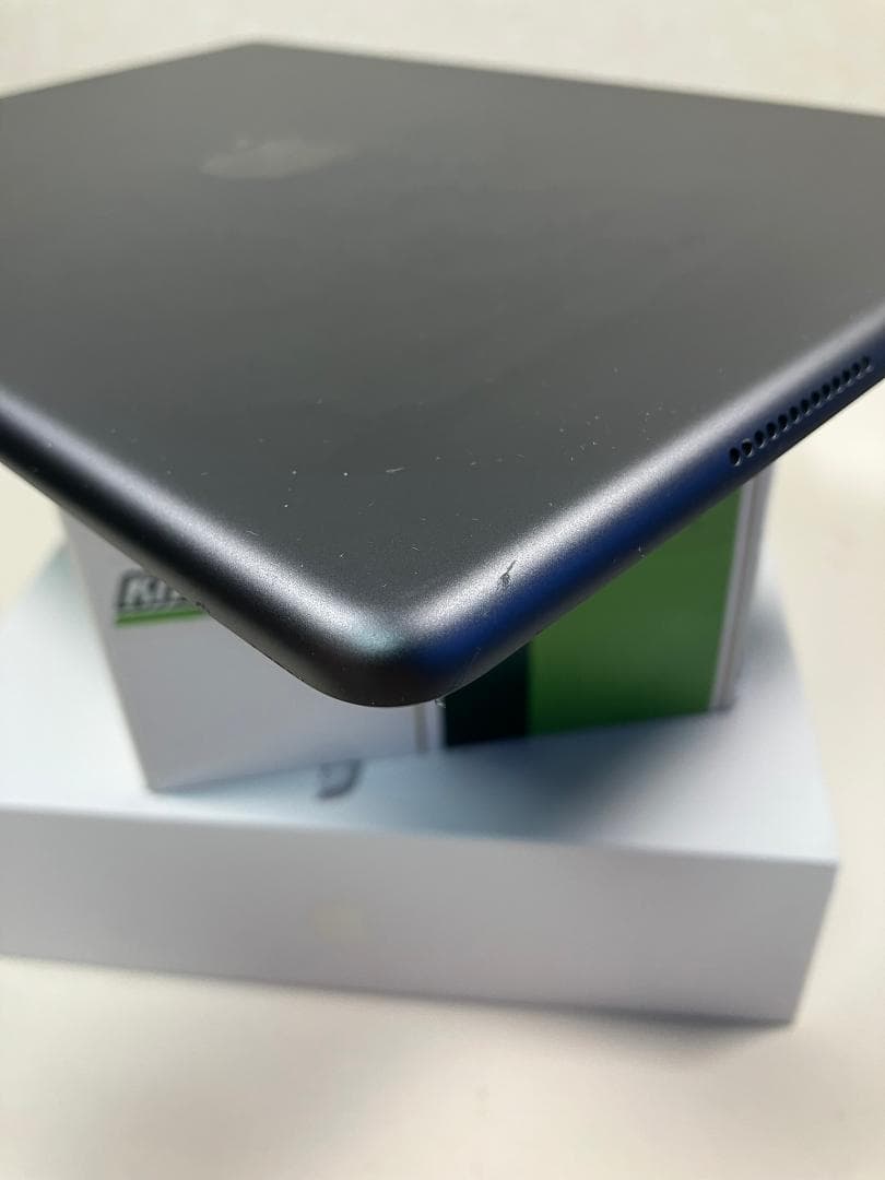 iPad 第8世代　32GB グレー　Wi-Fiモデル　カバーガラス付