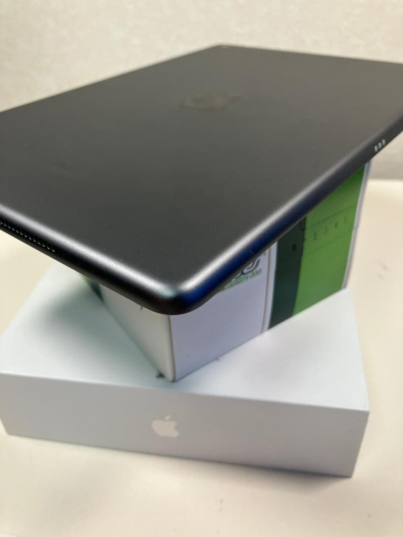 iPad 第8世代　32GB グレー　Wi-Fiモデル　カバーガラス付
