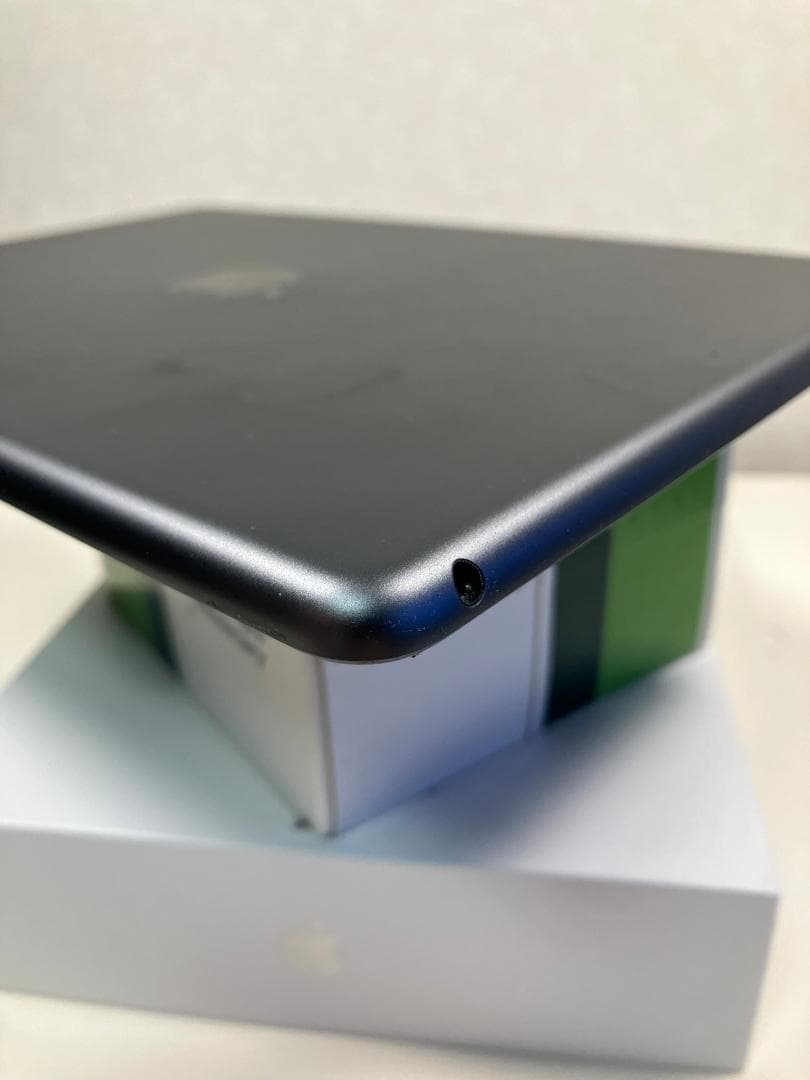 iPad 第8世代　32GB グレー　Wi-Fiモデル　カバーガラス付