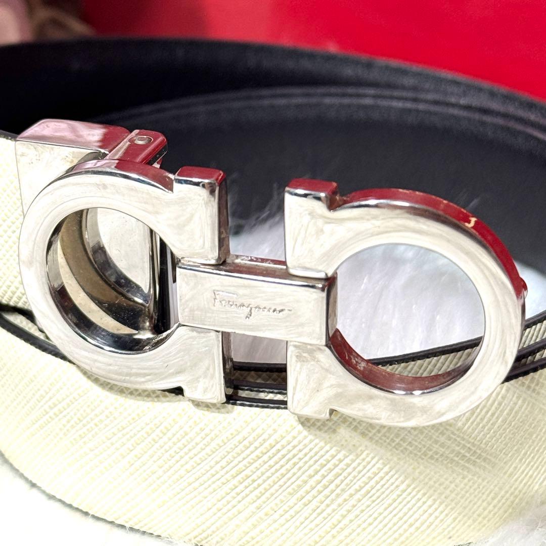 サルヴァトーレフェラガモ ダブルガンチーニ バックル レザー細ベルト アイボリー