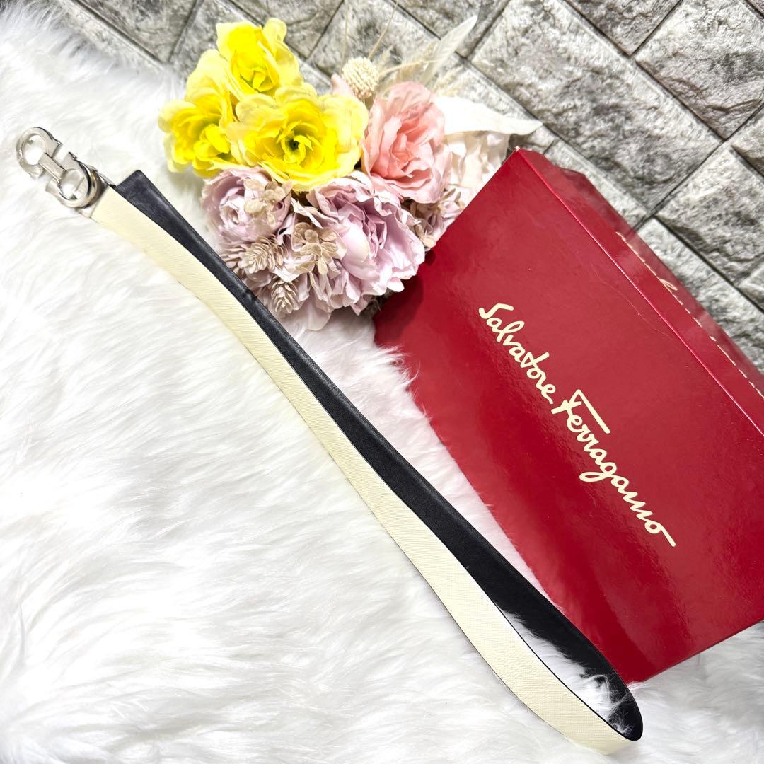 サルヴァトーレフェラガモ ダブルガンチーニ バックル レザー細ベルト アイボリー