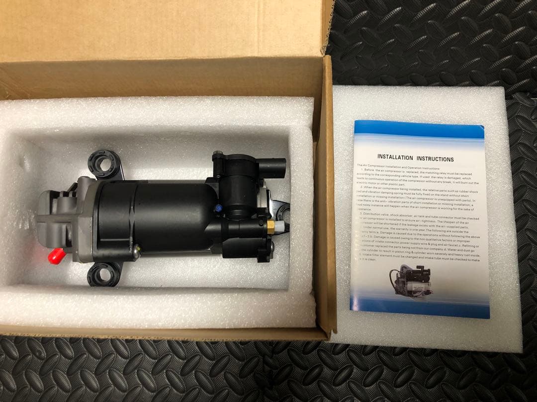 W221前期モデル エアサスコンプレッサー