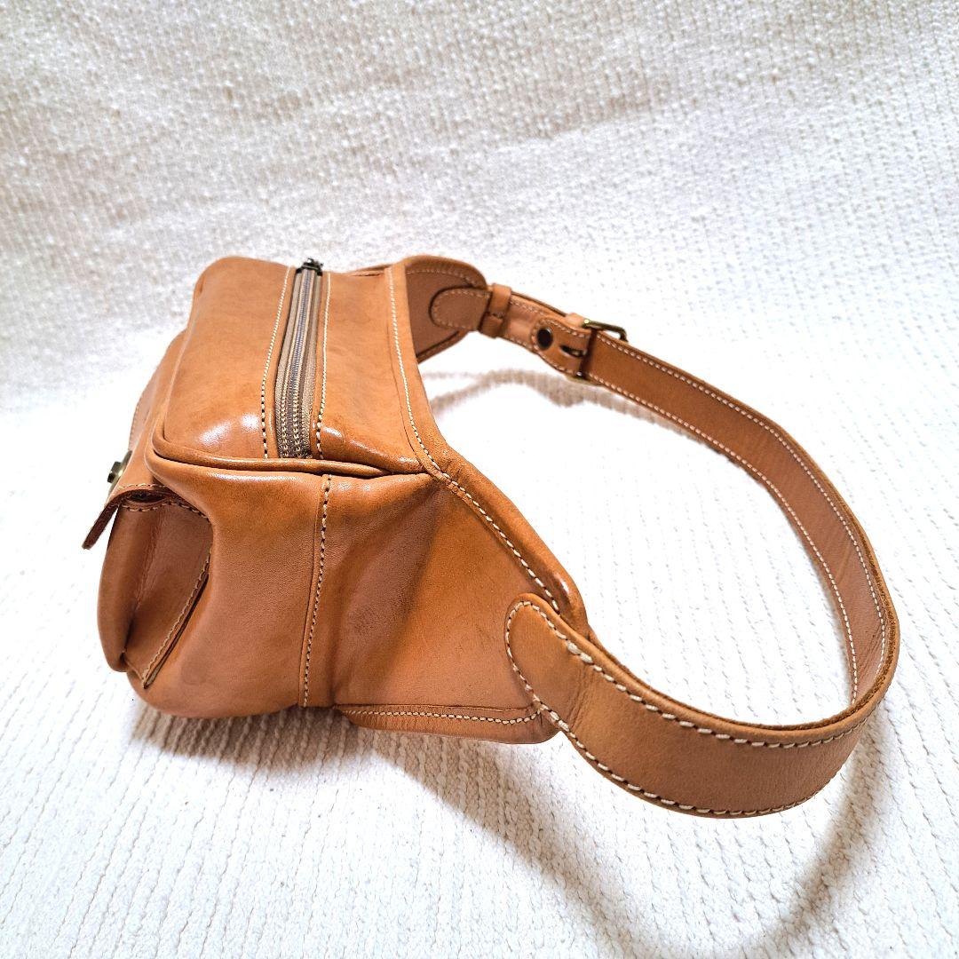 ブリーBREEボディーバッグ　ウェストポーチ　ヌメ革　レザーバッグ　ユニセックス