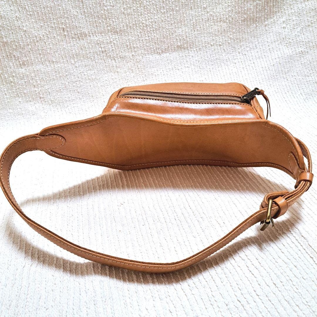 ブリーBREEボディーバッグ　ウェストポーチ　ヌメ革　レザーバッグ　ユニセックス