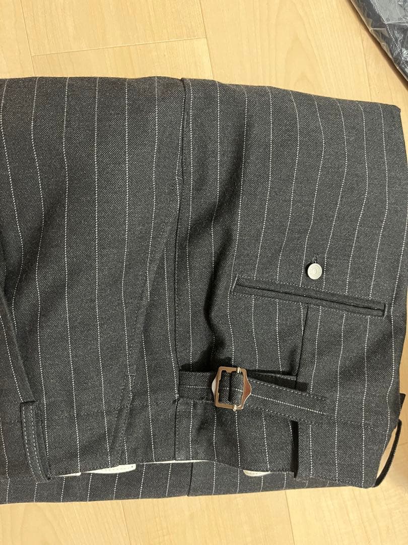 GU bp タックワイドパンツ ネイビーのパンツとグレーのパンツ(共にストライプ