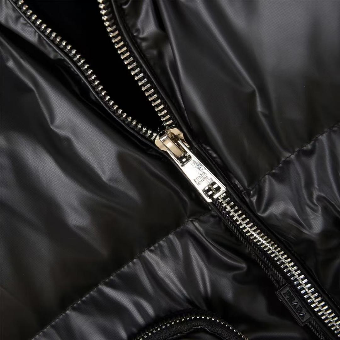 PRADAブラックダウンジャケット ショート丈