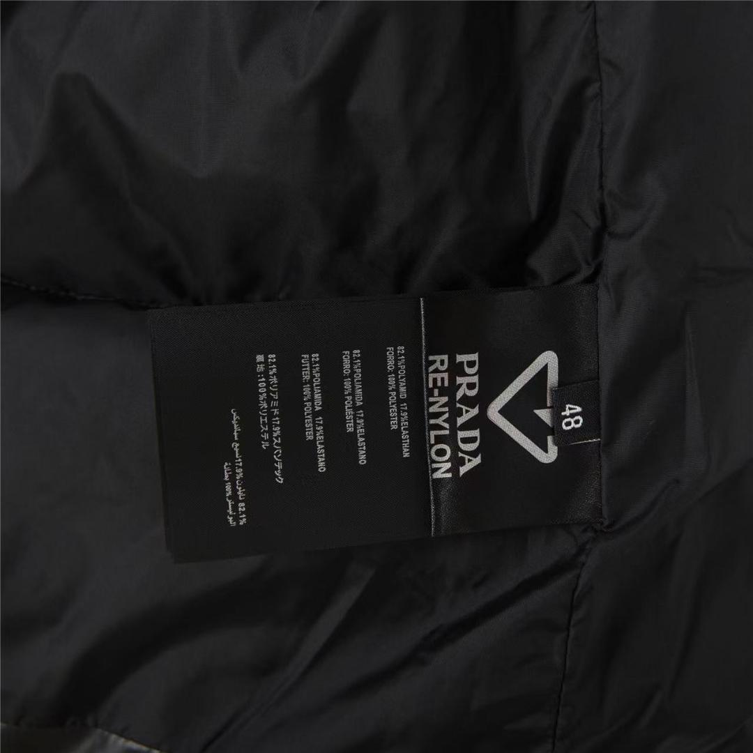 PRADAブラックダウンジャケット ショート丈