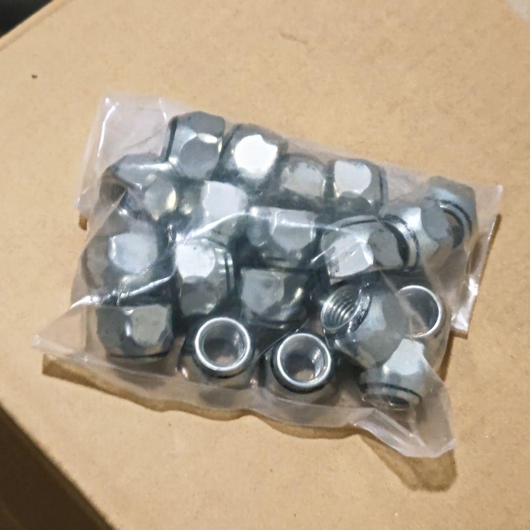 ②新型シエンタＺ　ホイール2本　純正スチールホイール４本　ナット付