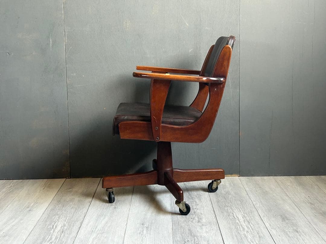 クラシック　アームチェア　ヴィンテージ　レザー　キャスター付　デスクチェア　IG