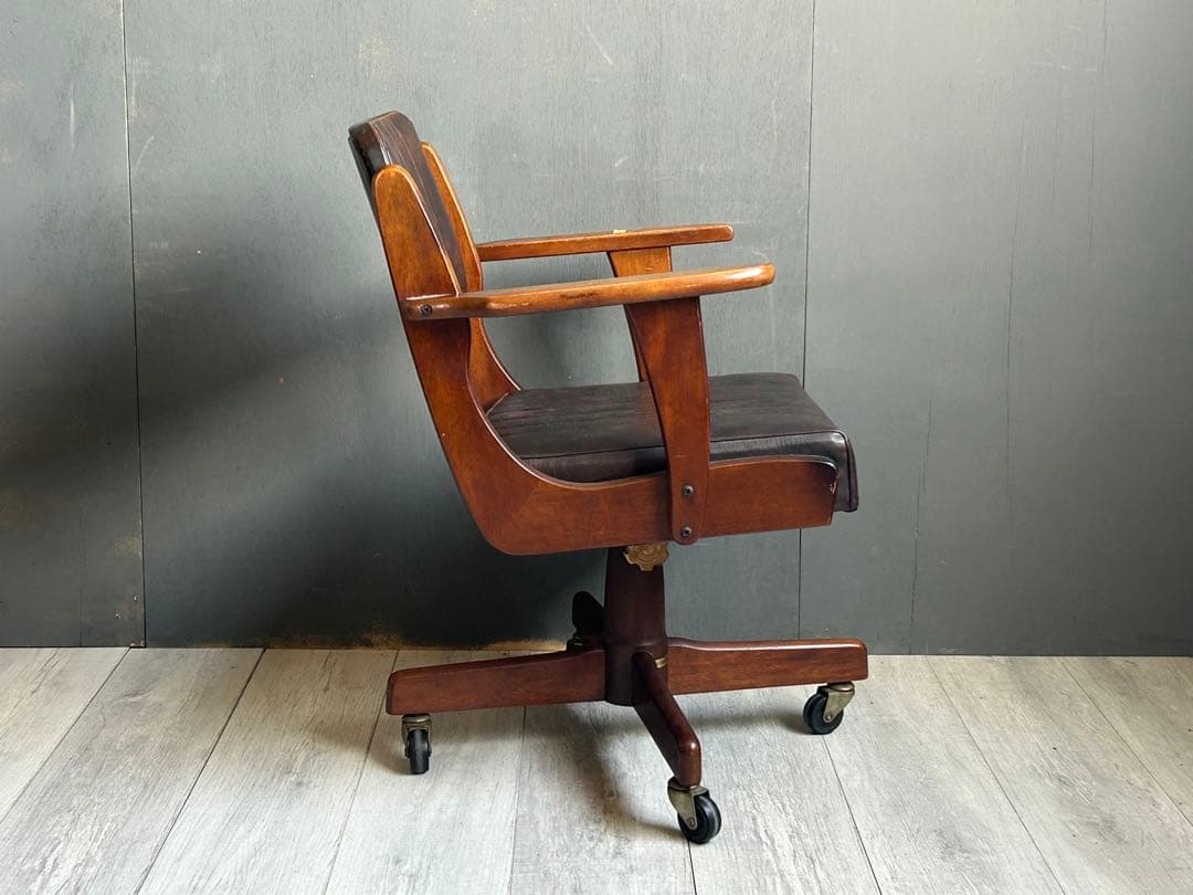 クラシック　アームチェア　ヴィンテージ　レザー　キャスター付　デスクチェア　IG
