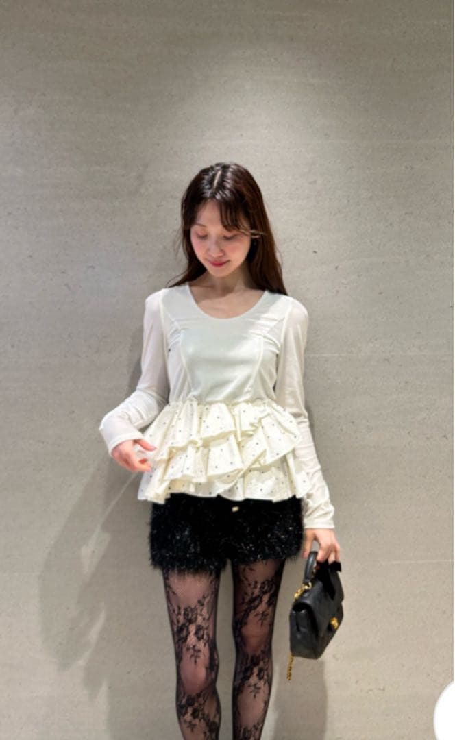 LILY BROWN（リリー ブラウン） ベロアペプラムフリルトップス