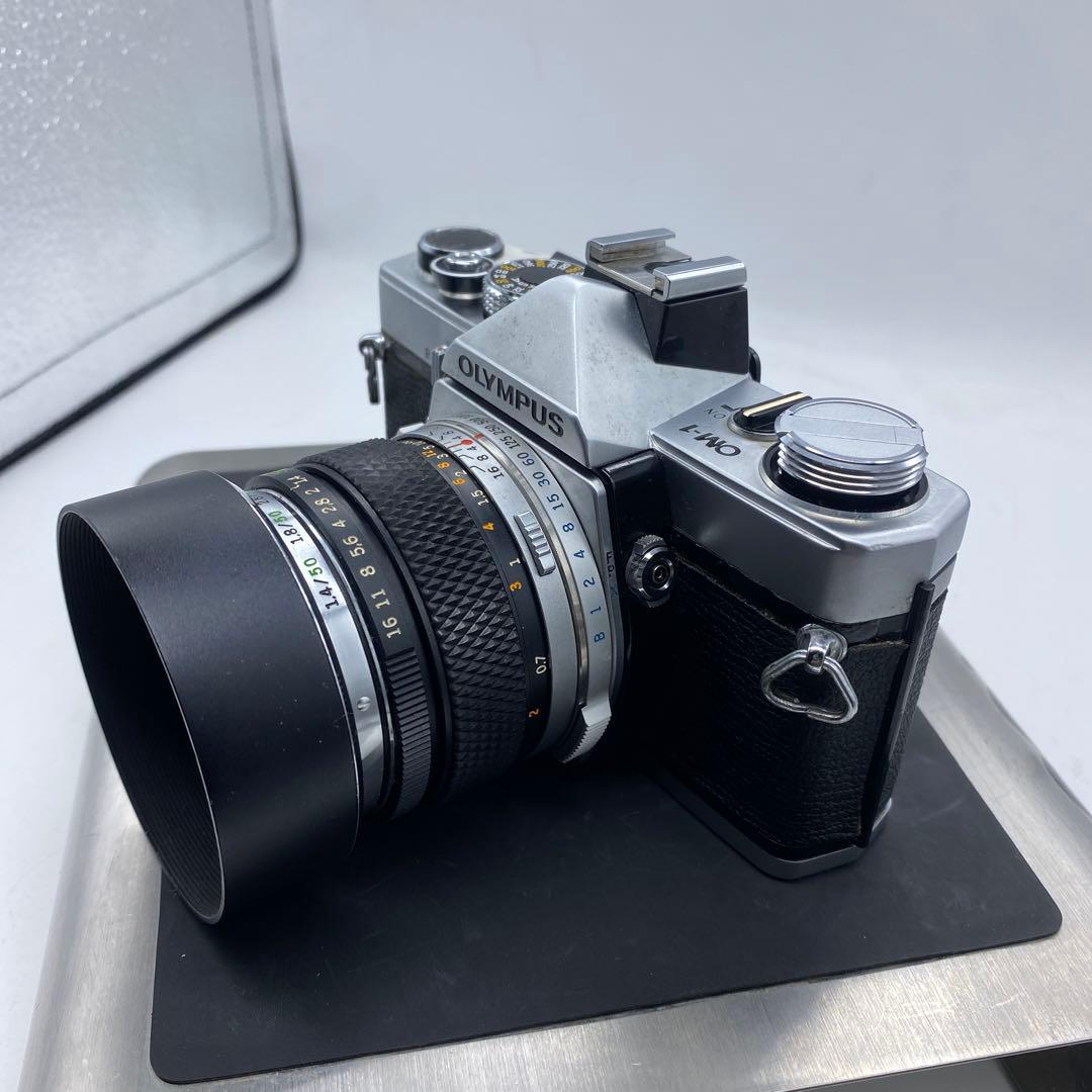 オリンパス　OM 1 50 m m レンズ付き