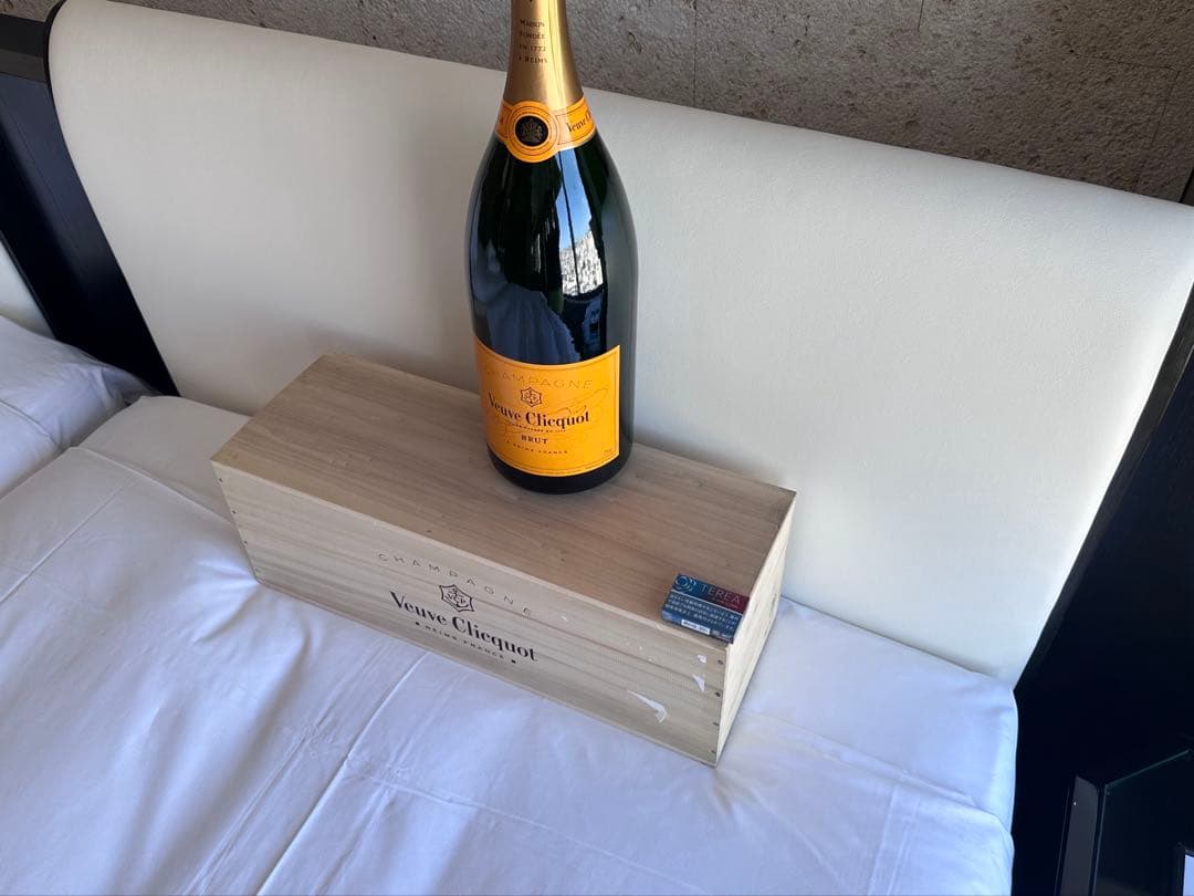 ヴーヴクリコ マチュサレム 6リットル 木箱付き(マグナムの4倍の大きさ)