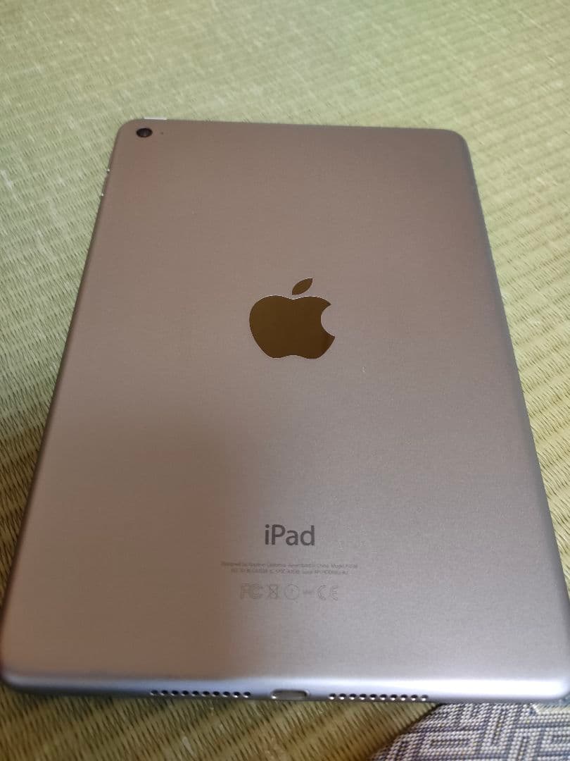 iPad　mini4　本体　中古