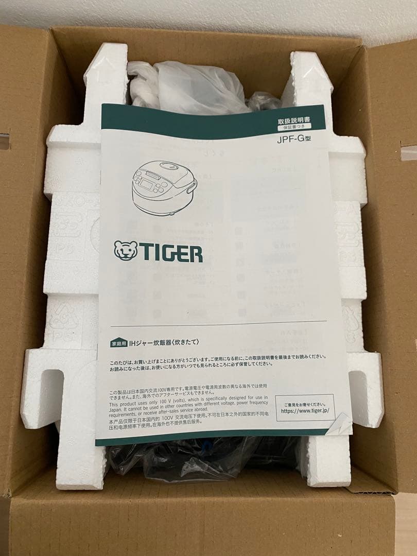 TIGER IHジャー炊飯器炊きたて3合　JPF-G