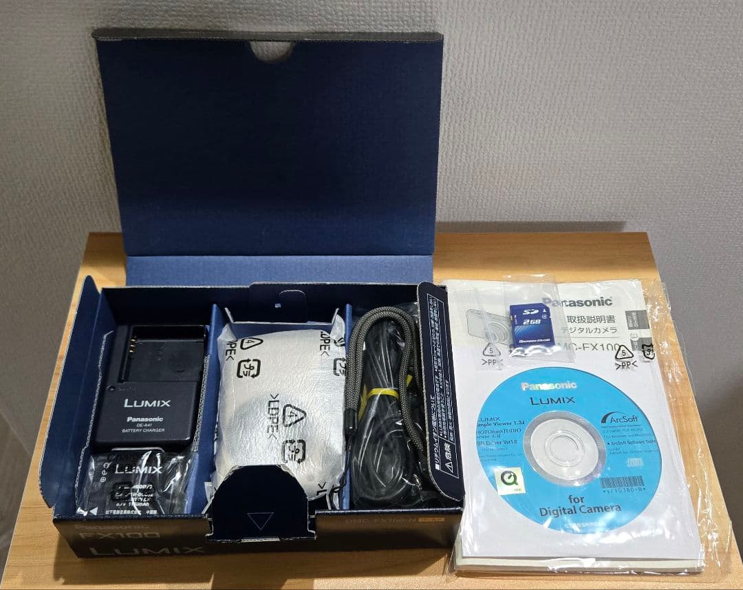 Panasonic コンパクトデジタルカメラ LUMIX DMC-FX100