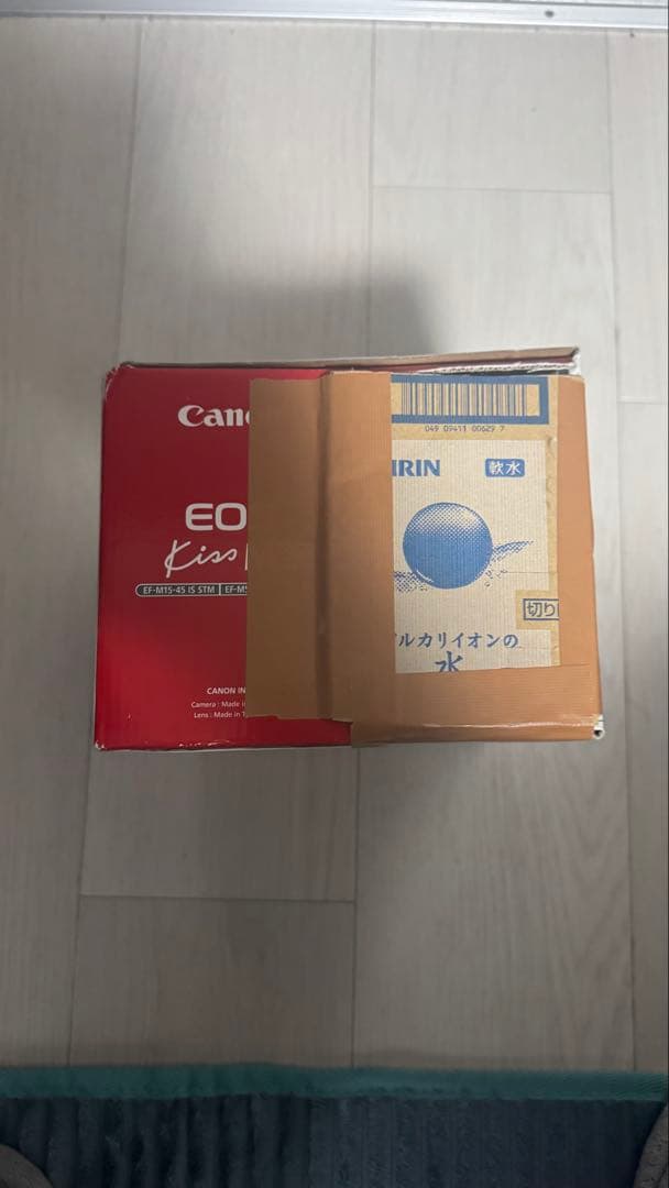 Canon EOS Kiss M2ダブルズームキット ブラック