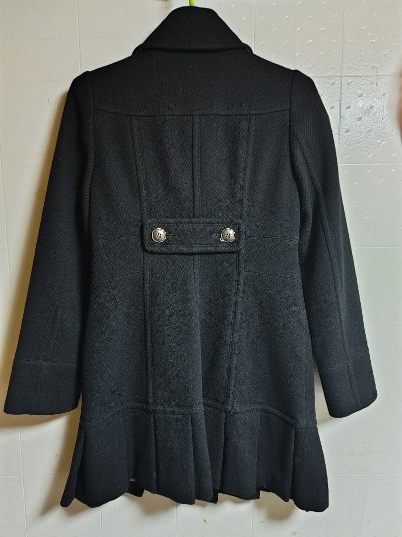 黒いコート ボタン付き チェック裏地