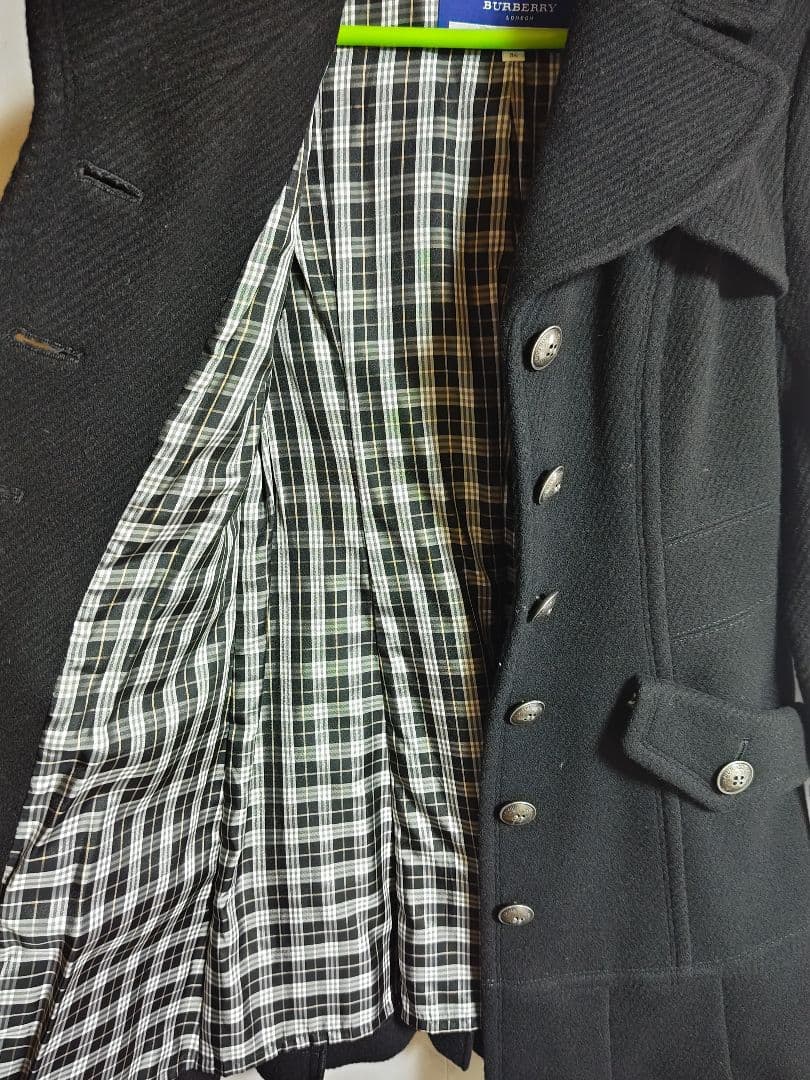 黒いコート ボタン付き チェック裏地