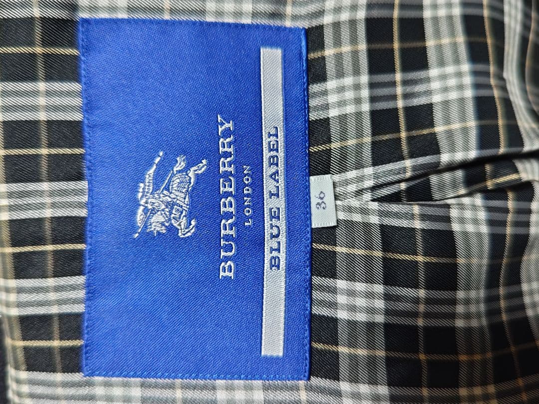 黒いコート ボタン付き チェック裏地