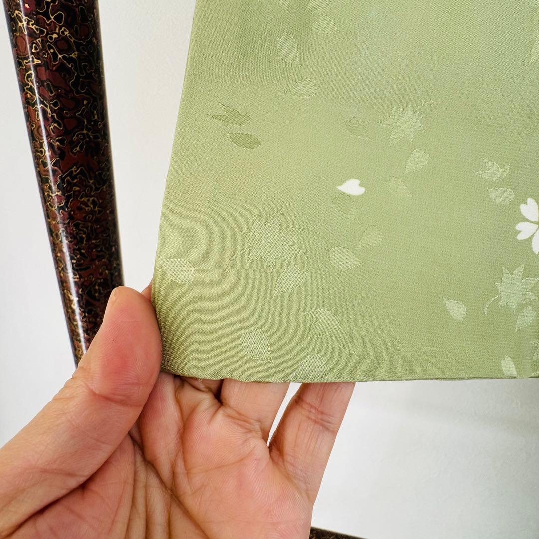 超美品　正絹　長襦袢　袖無双　現代　着物　和装　126裄65　黄緑　桜　ワイド