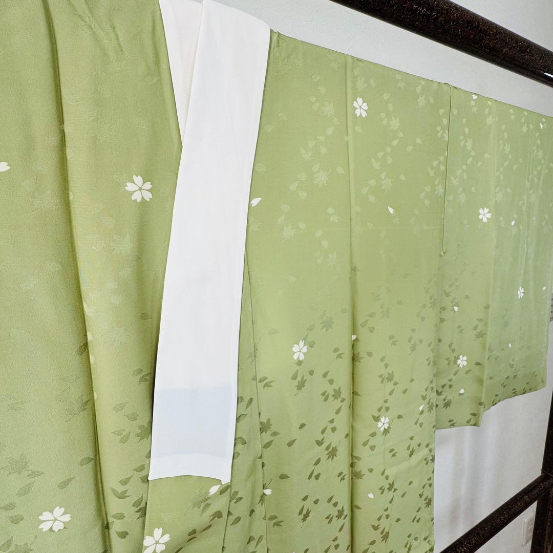超美品　正絹　長襦袢　袖無双　現代　着物　和装　126裄65　黄緑　桜　ワイド