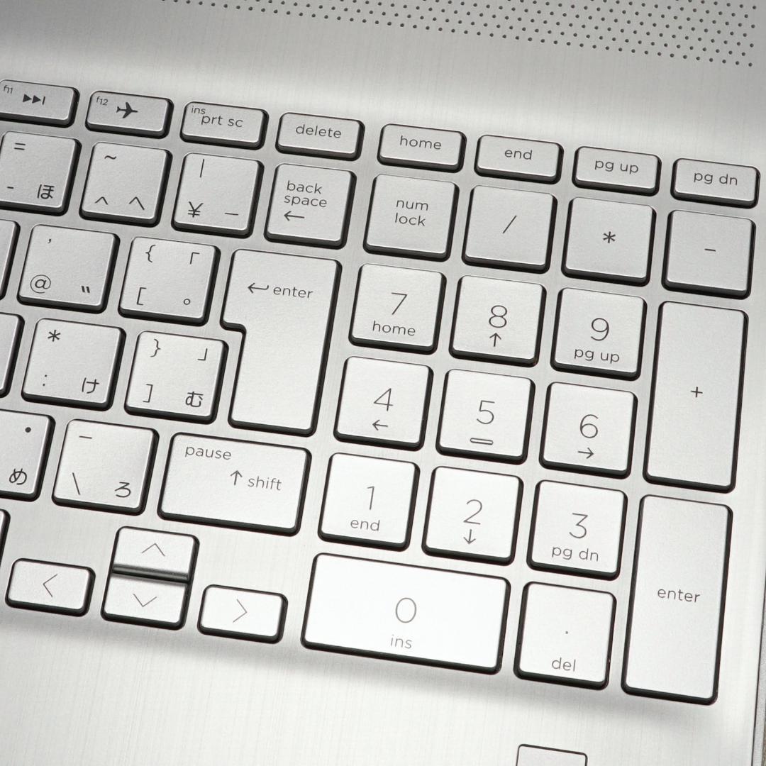 未使用に近い２０２３年製の軽量１５インチ✨超高速ＳＳＤ＆大容量メモリ✨ＩＰＳ液晶