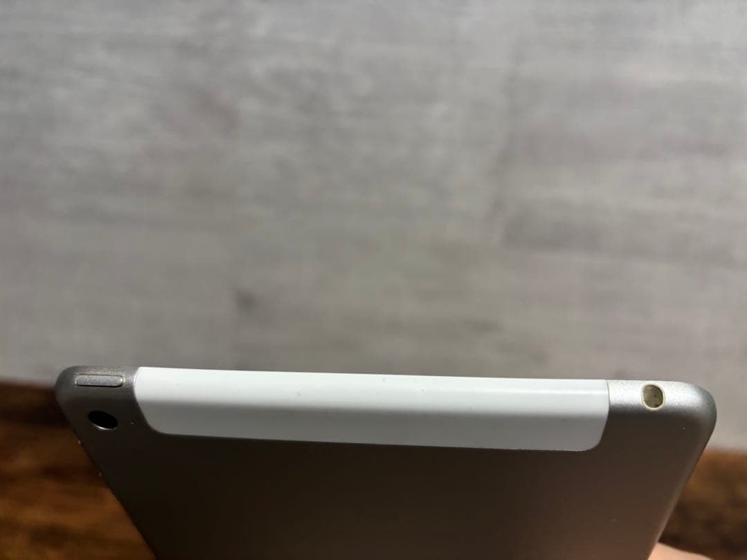 Apple iPad mini シルバー 本体　128GB セルラーモデル