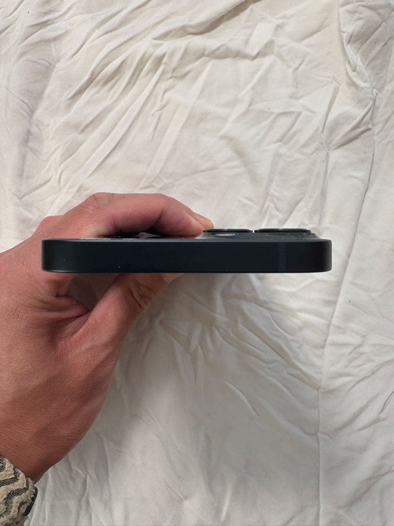 Apple iPhone 13 本体 充電ケーブル付き