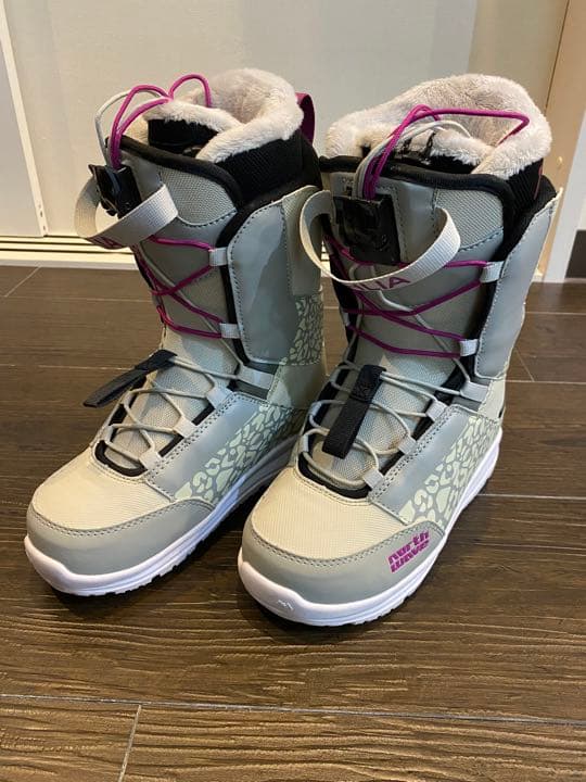 スノーブーツ　ノースウェーブ　ダリア