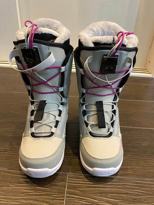 スノーブーツ　ノースウェーブ　ダリア