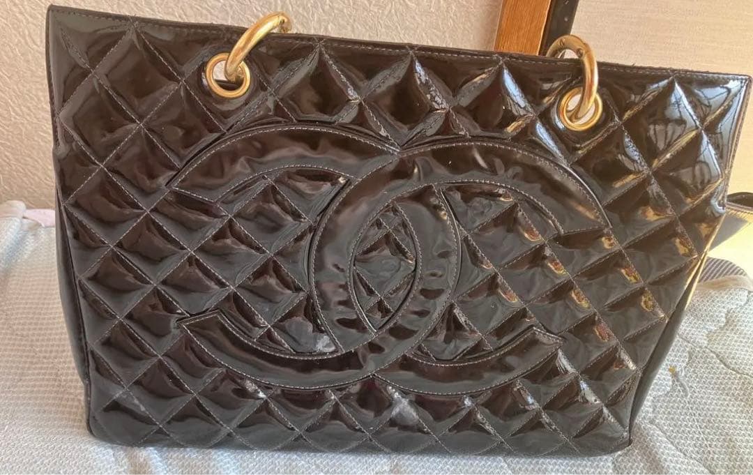 Y*A様 最大値下げCHANELエナメルバッグチェーンバッマトラッセ ハンドバッ