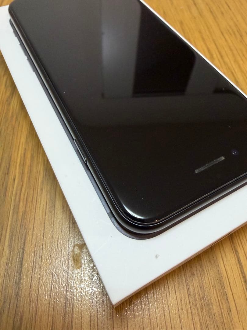 kingsakura8008　iPhone SE 第2世代 64GB