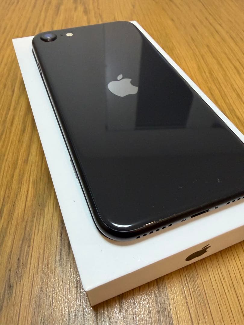 kingsakura8008　iPhone SE 第2世代 64GB