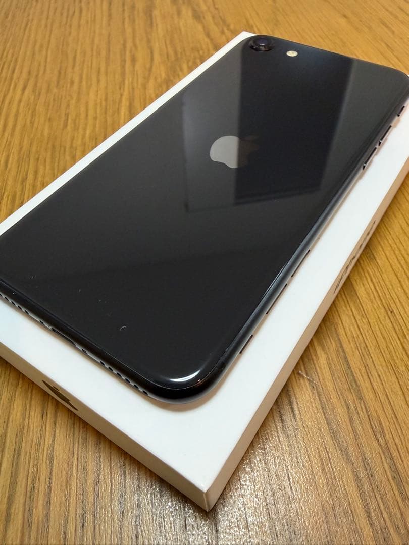 kingsakura8008　iPhone SE 第2世代 64GB