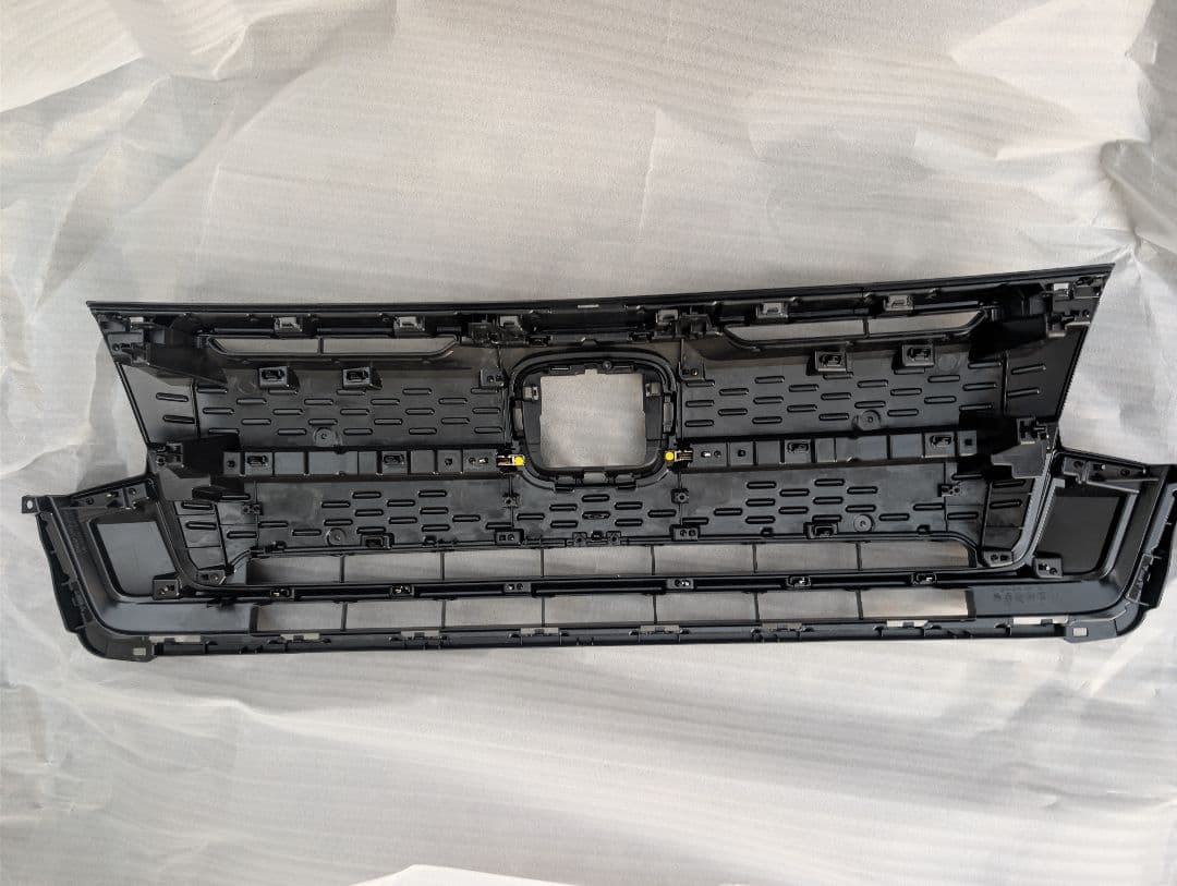 ホンダ　ステップワゴン　RP8　スパーダ　フロントグリル 　新車外し