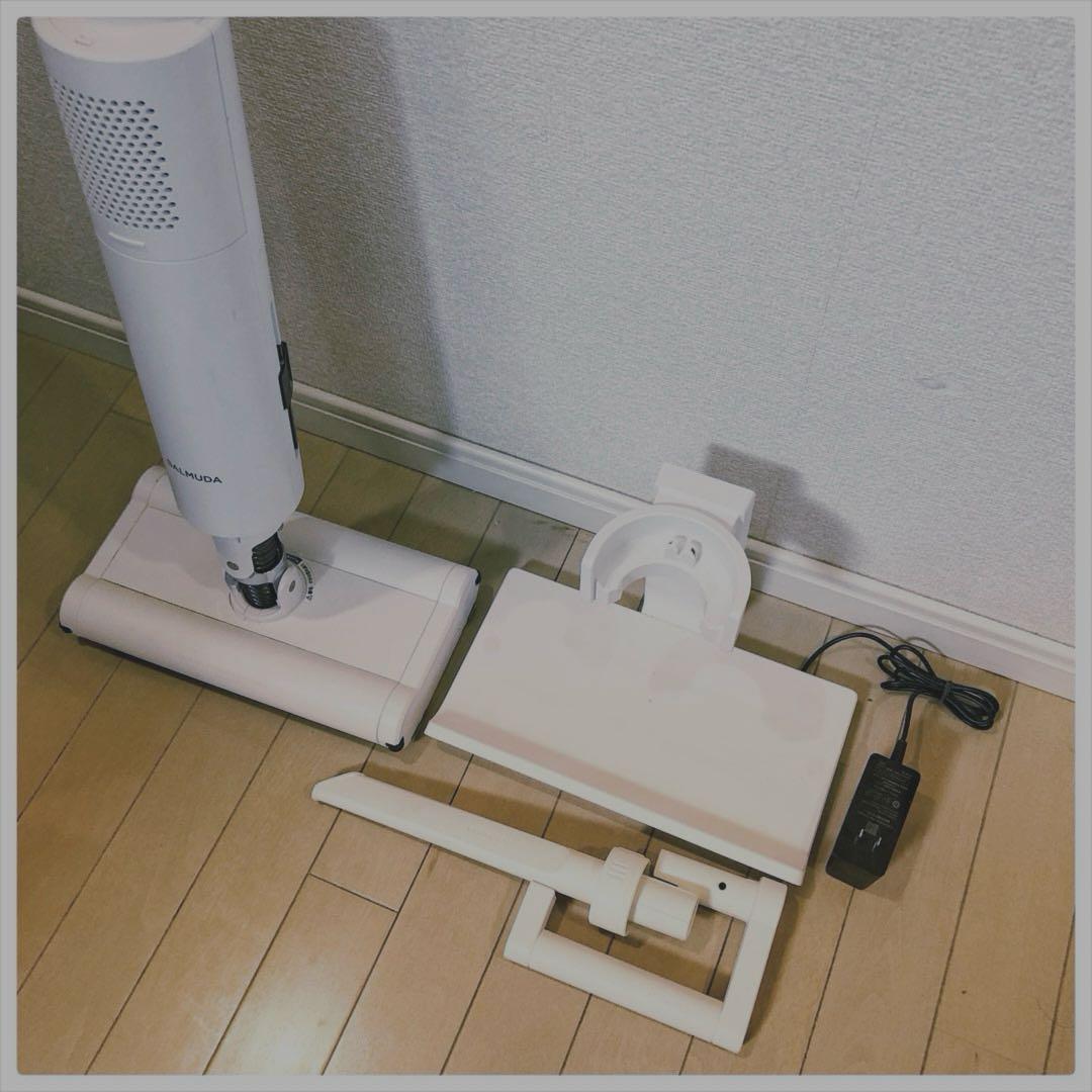バルミューダ　コードレス掃除機　白　秀逸なデザイン おしゃれ