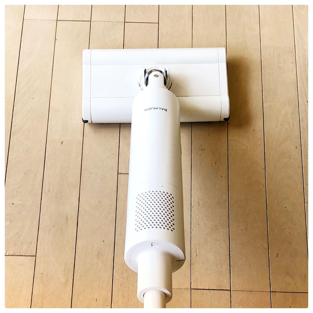 バルミューダ　コードレス掃除機　白　秀逸なデザイン おしゃれ